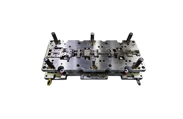 Steel plate progressive tool upper die